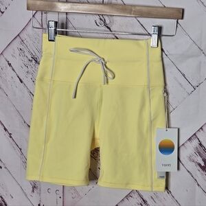 Vuori Daily Piped Shorts Sunlight XS